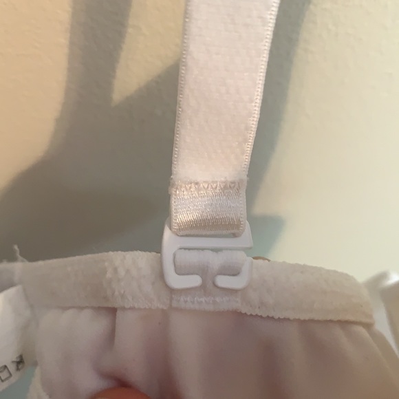 Self Expressions by Maidenform Bras 36D - Picture 3 of 6